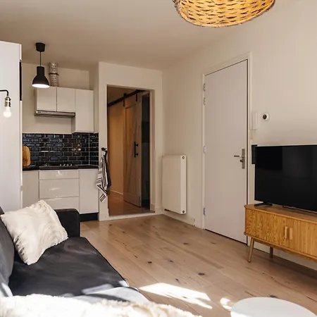 Pakhuys 15 *
